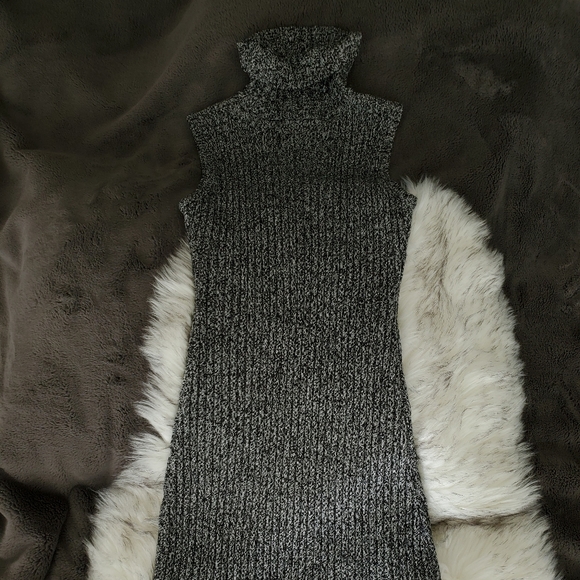 3/$15 Gray midi sleeveless turtleneck dress Medium - Picture 3 of 8